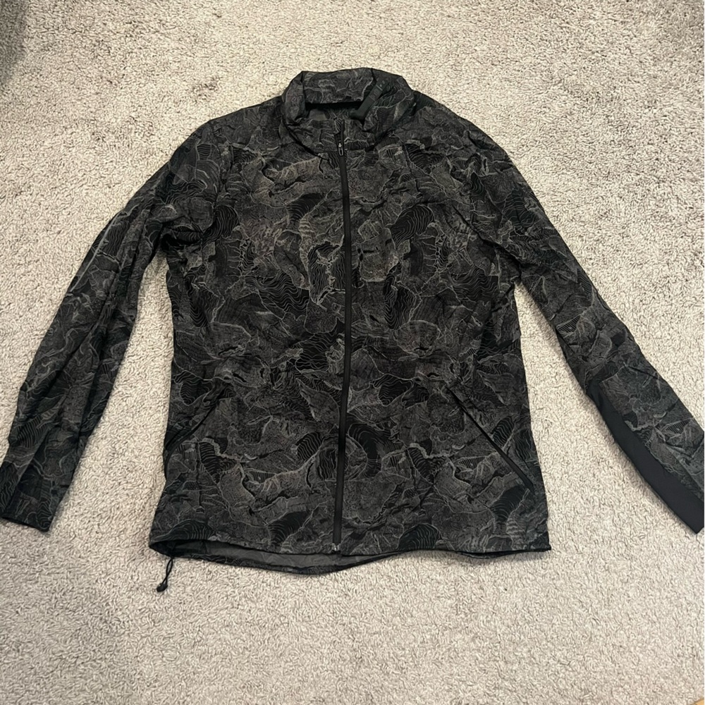 Lululemon Athletica Black and Grey Patterned Jacket